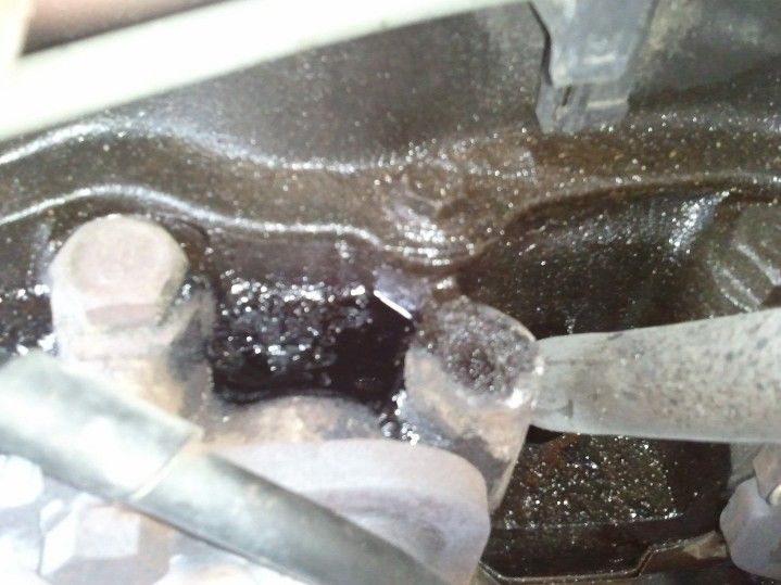oil around head gasket S10 Forum