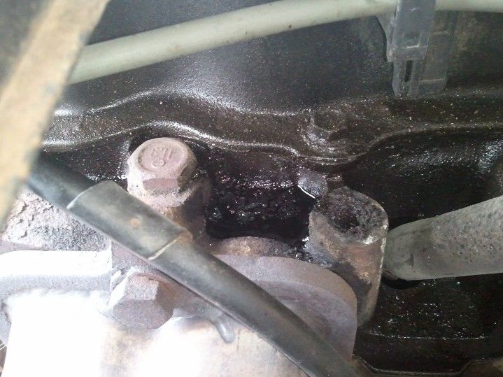oil around head gasket S10 Forum